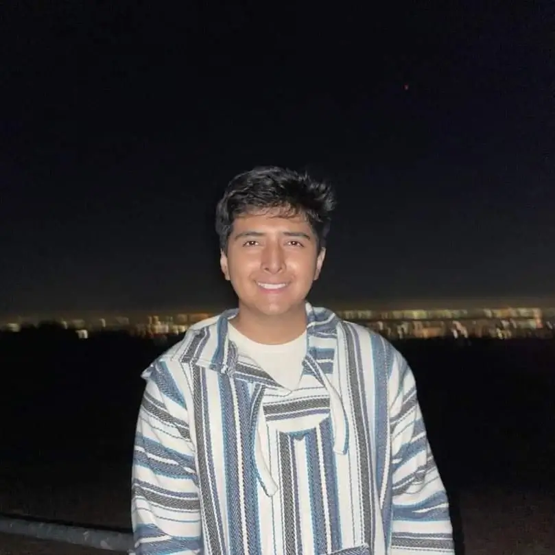 a picture of Gerardo Rivera